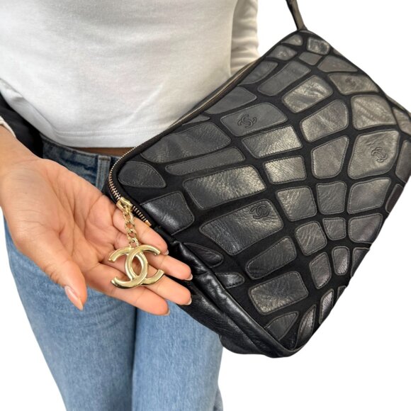 CHANEL Vintage CC Logo Crossbody Bag Lambskin Jersey Scales Leather [106390] - Picture 4 of 16